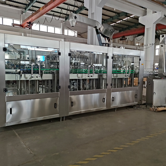 Automaatne klaaspudelis gaseeritud jookide t&auml;itmismasin