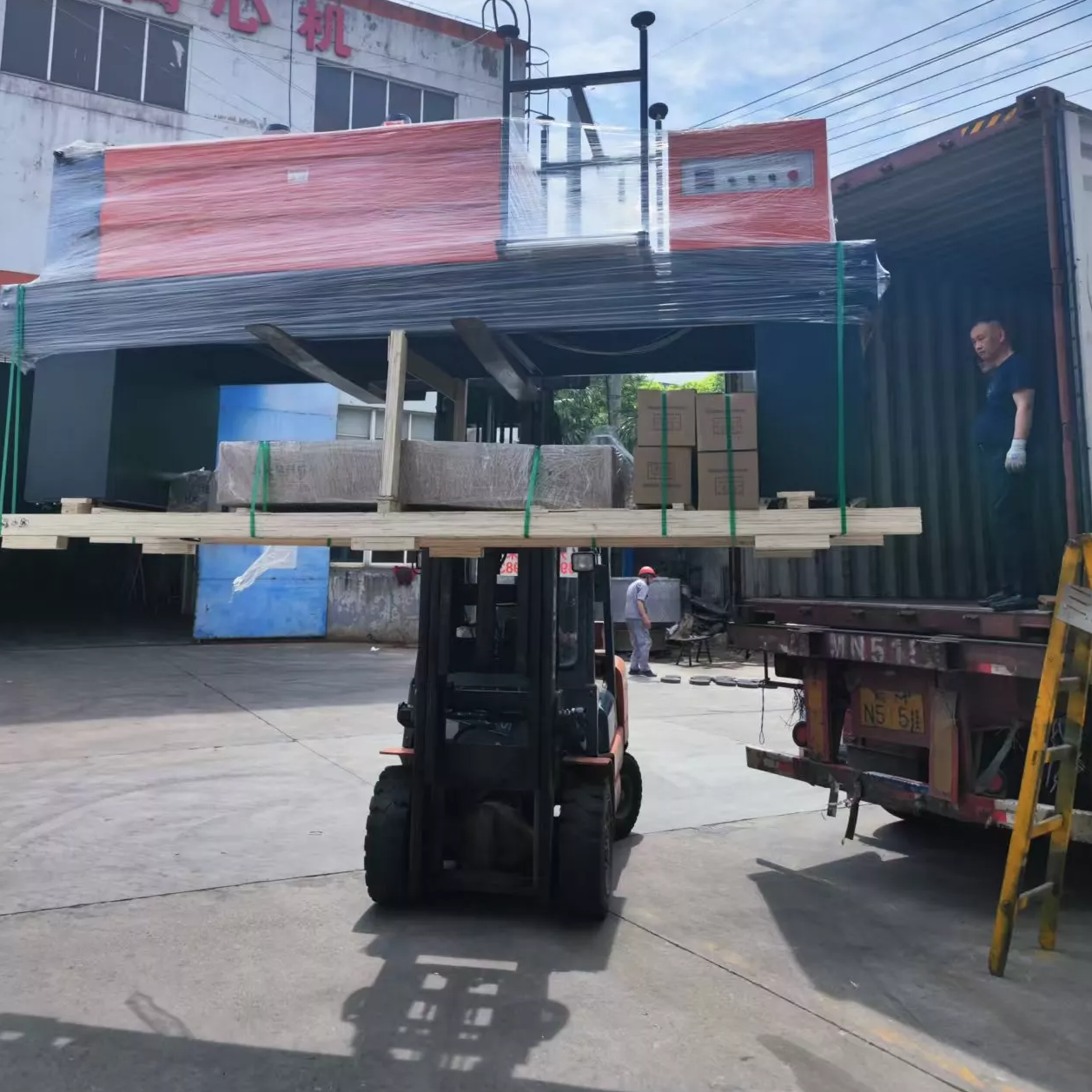 জি-প্যাকার কার্বোনেটেড ড্রিঙ্কস ফিলিং লাইন ডেলিভারি রাশিয়ায় 