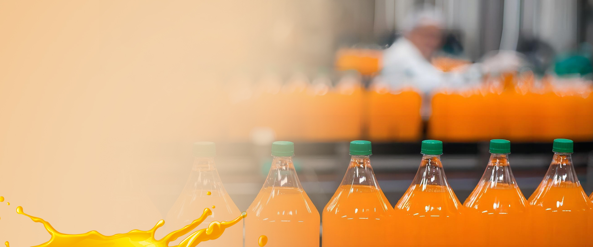 Linea di produzione di succo d'arancia con bottiglie 