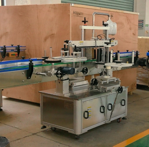 Mașină automată de etichetare a apei &icirc;mbuteliate 